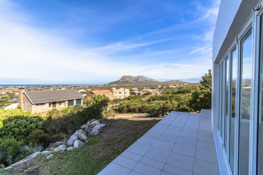 To Let 6 Bedroom Property for Rent in Bettys Bay Western Cape